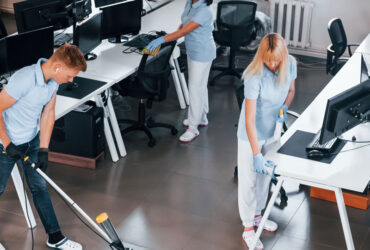 commercial-cleaning-team-office